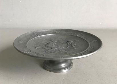 BLANCHETEAU Small pewter bowl on foot with central decoration in bas-relief representing...