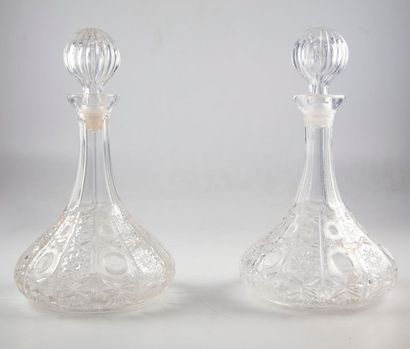 null Pair of crystal decanters
