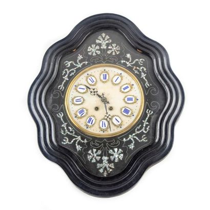 null Ox-eye clock in blackened wood and mother-of-pearl inlay, alabaster frame
Second...