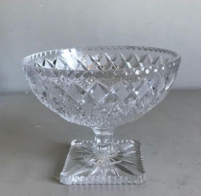 null Large cut crystal bowl on foot. Probably eastern work
H. 19 - D. 25 cm