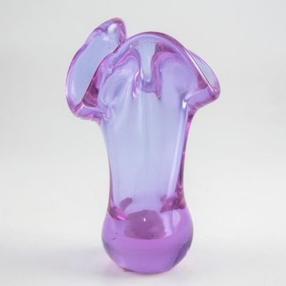 null Small crystal vase of mauve color in the taste of Daum
15 cm