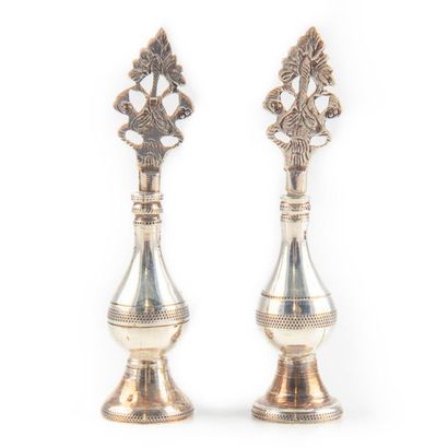null Pair of silver (?) kohl flasks in baluster shape with chiselled leaf-shaped...