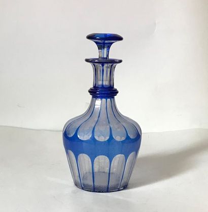 null Small covered carafe in baluster shape in transparent crystal with blue lining
H....