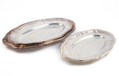 ERCUIS Maison ERCUIS
Suite of three dishes in silver plated metal double net model....