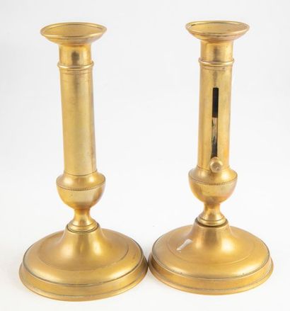 null Pair of gilded brass candleholders
H.: 22.5 cm 