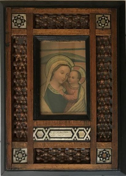 null Image de la Vierge à l'enfant dans un cadre en bois naturel et incrustation...