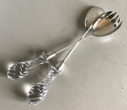 null Metal salad servers with turned glass handle.
L. 30 cm
Small accident