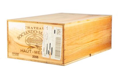 null 12 bouteilles CHATEAU SOCIANDO MALLET 2006 Haut-Médoc, caisse bois d'origin...