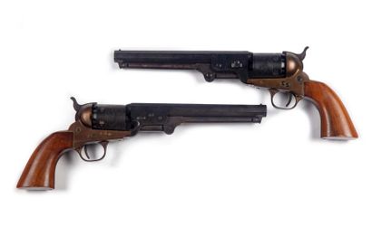  Paire de revolvers à poudre noire fabrication contemporaine