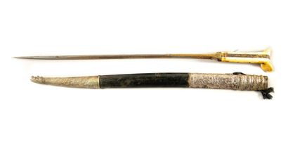 null Yatagan oriental sword with two marine ivory plates handle, small crack, superb...