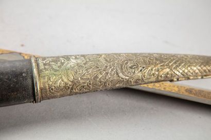null Yatagan oriental sword with two marine ivory plates handle, small crack, superb...
