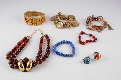 null Lot de bijoux fantaisie (colliers, bracelets, bagues)