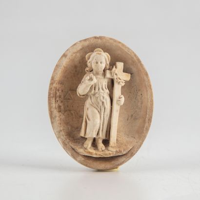 null Small limestone medallion representing Christ in high relief. 

H. : 6.5 cm