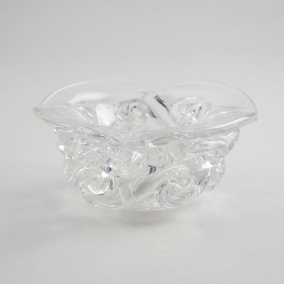 null BACCARAT 

Crystal ashtray with stylized wave pattern on the base.

Stamp

H....