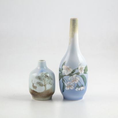 null Manufacture ROYAL COPENHAGUE

Vase soliflore en porcelaine à décor de fleurs...