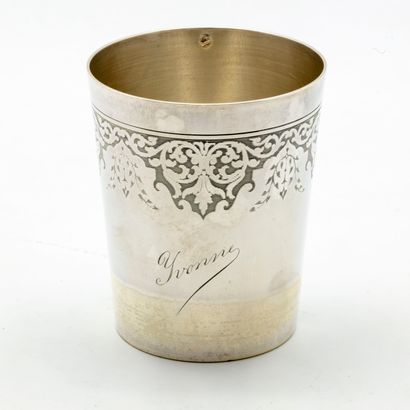 null Silver goblet decorated with foliage, first name Yvonne

Weight: 85.7 g.