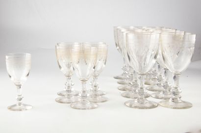 null Serving part of engraved crystal glasses, including 10 water glasses, 5 red...