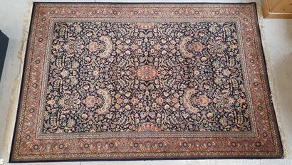 null Large woollen rug with flower vases and foliage pattern

300 x 200 cm