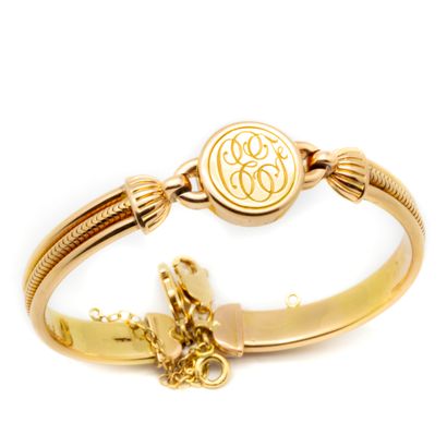 null Rigid yellow gold bracelet decorated with an engraved medallion (missing the...