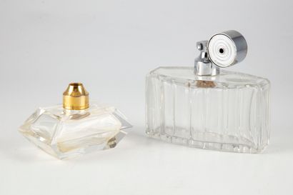 null Art Deco style perfume spray bottle. A bottle of perfume is enclosed . 

H....
