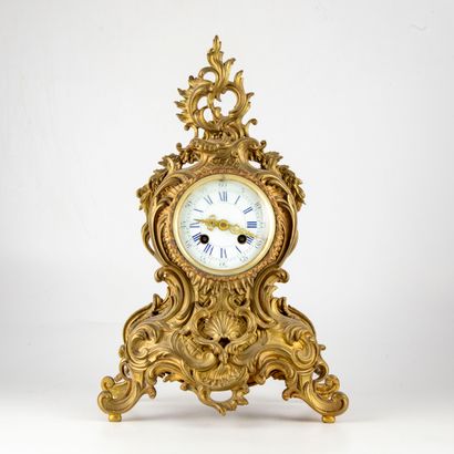 null Gilt bronze clock in rocaille style

XIXth

H. : 41 cm 

(Rear glass accide...