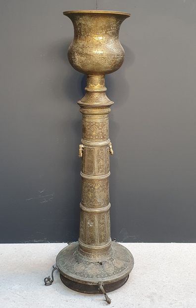 null Floor lamp or perfume burner in several parts, in brass with chiselled and openwork...