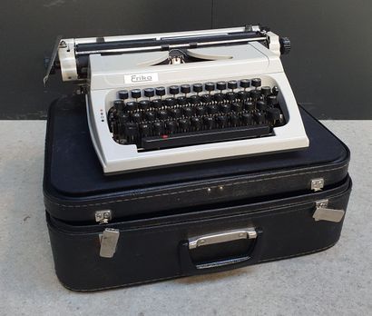 null ERIKA

Typewriter with its carrying case

(As it stands)