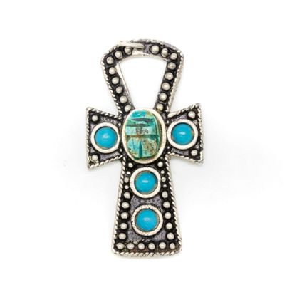 null Croix en métal argenté ornée de cabochons de turquoise et scarabée - travail...