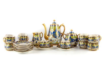 null LIMOGES

Porcelain coffee set including a coffee pot, a milk jug, a sugar bowl,...