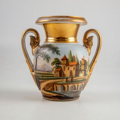 null Paris porcelain vase with villa decoration. 

H. : 16 cm 

(misses foot)