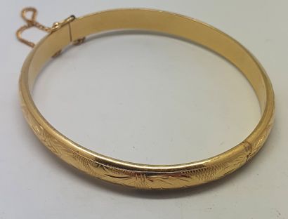 null 14 karat yellow gold bracelet with engraved foliage design

Weight: 17 g
