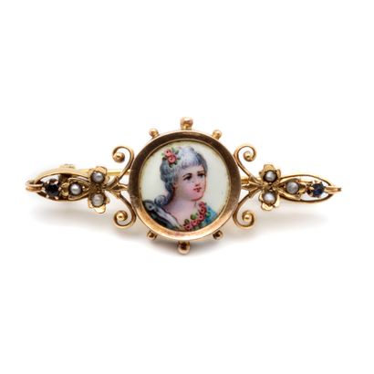 null Around 1900

Brooch in 14 K yellow gold, decorated with a miniature

Gross weight:...