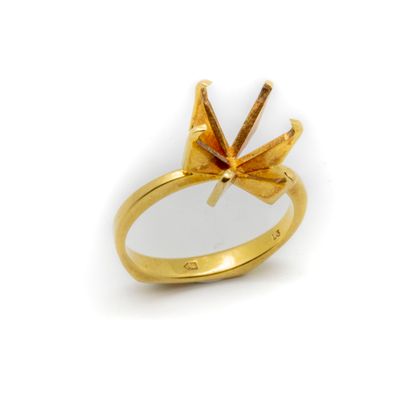 null Yellow gold ring setting

Weight: 4.20 g.