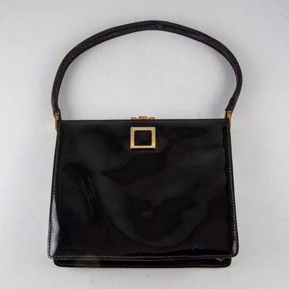 null MAGGY ROUFF - Paris

Black bag with gold metal clasp.