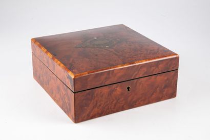 null Jewelry box made of wood veneer and inlaid with mother-of-pearl and brass. Padded...