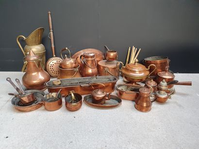 null Important set of copper shaped pieces: pots, pans, cauldrons, casseroles, dishes...