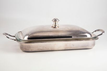 null Rectangular serving platter with silver metal handles, glass bottom and lid