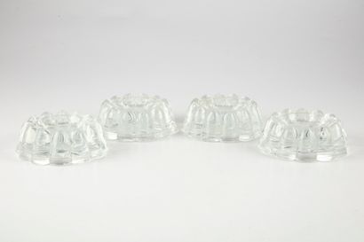 null Set of 4 glass sub-feet. 

D. : 10 cm 

(Chip on one)