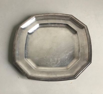 TETARD Maison TETARD
Octagonal silver dish with moulded border in Art Deco style.
M.O...
