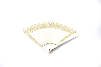 null Carnet de bal, circa 1820
Broken fan, the strands of paper called "peau d'âne",...
