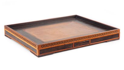 CHINE CHINE - XXe
Plateau de jeu en bois exotique
33 x 39,5 cm