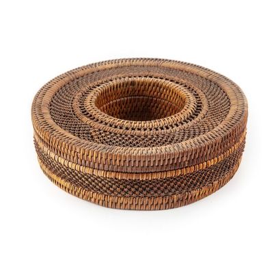 CHINE CHINA - XIXth century
Cylindrical basketry box
D.: 19,5 cm
A woven basketry...