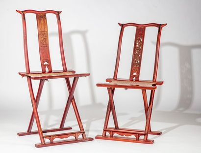 CHINE CHINA - XXth
Six folding chairs in red lacquered wood
H.: 106 cm; W.: 50 cm;...