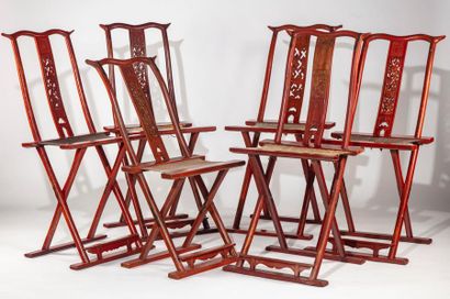 CHINE CHINA - XXth
Six folding chairs in red lacquered wood
H.: 106 cm; W.: 50 cm;...