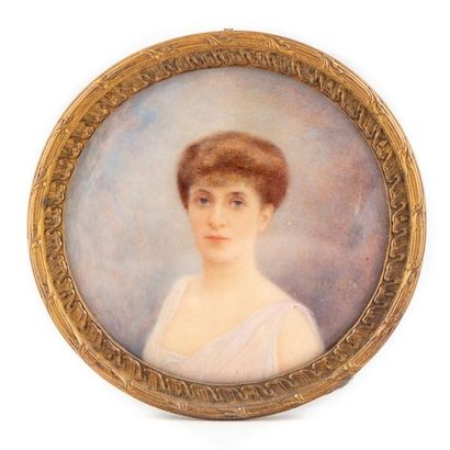 M. LE MOLT M. Le MOLT - early 20th century
Portrait of a young woman in a white dress
Round...