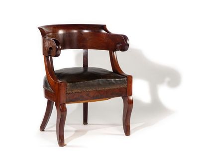 null Mahogany and mahogany veneer office armchair. Openwork backrest with a rounded...