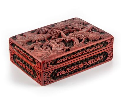 CHINE CHINA - XIXth
Rectangular lacquer box with relief decoration in cinnabar red...