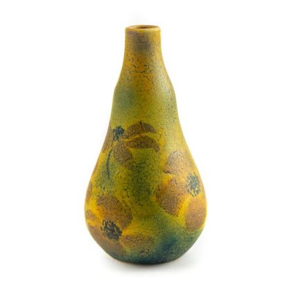 IPSENS ENJKE IPSENS ENJKE (XIXe-XXth)
Ceramic vase decorated with flowers on an orange...