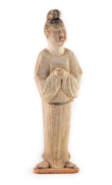 CHINE - TANG CHINA - TANG Era (618-907)
Terracotta statuette with traces of polychromy...