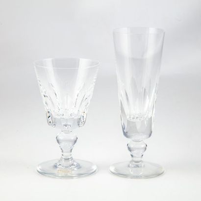 SAINT LOUIS Manufacture de SAINT LOUIS 
Partie de service de verres en cristal comprenant...